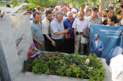 DEP Eski Milletvekili Doğan, Mezarı Başında Anıldı