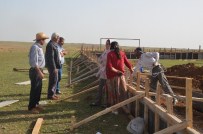 KOCAPıNAR - Erciş Belediyesi 5 Mahalle 5 Semt Spor Sahası Yapıyor