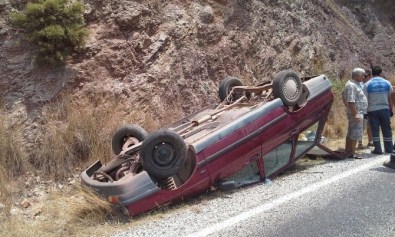 Hastaneye Giden Araç Takla Attı Açıklaması 2 Yaralı