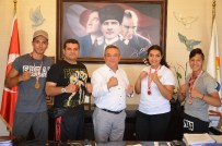 MEHMET AKTAŞ - Kuşadalı Şampiyonlardan Başkan Kayalı'ya Ziyaret