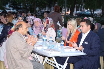 Ortak İftar Coşkusu Yeni Mahalle'de Yaşandı