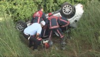 ZINCIRLIKUYU - Otomobil Şarampole Yuvarlandı Açıklaması 1 Ölü, 2 Yaralı