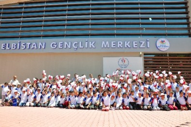 Yaz Okulları İçin Gençlik Merkezi'ni Doldurdular