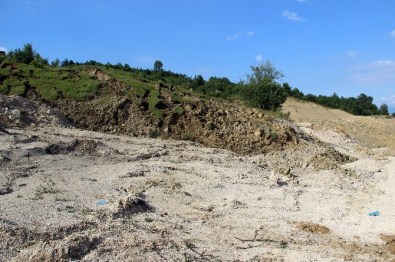 Zonguldak'ta Heyelan Yolu Ulaşıma Kapattı