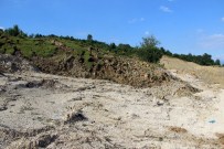 YAKUP GÜNEY - Zonguldak'ta Heyelan Yolu Ulaşıma Kapattı