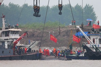Çin'de Gemi Faciasında Ölü Sayısı 75 Oldu