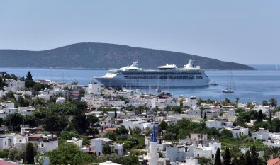 Dev Kruvaziyer 'Rhapsody Of The Seas' Bodrum'da