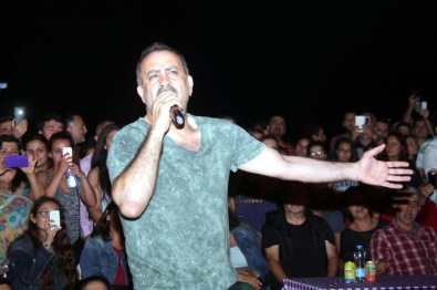 Haluk Levent Konserinde ''Kaplumbağalara Özel'' Işıklandırma