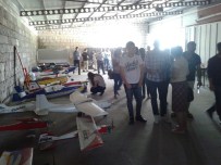 TALAS BELEDIYESI - Kayserili Gençler, Portekiz Ve Romanyalı Guruba Model Uçak Eğitimi Verdi
