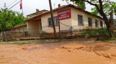 Kırıkkale'nin Hıdırşeyh Köyünde 3 Evi Sel Suları Bastı