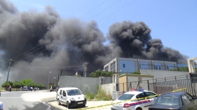 Silivri'deki Fabrika Yangınına Müdahale Sırasında Bir İtfaiye Eri Öldü