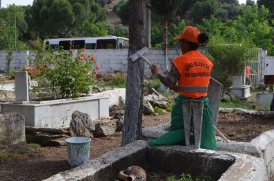 Söke'de Ramazan Ayı Öncesi Mezarlıklar Temizleniyor