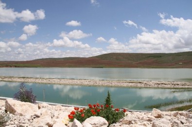 40 Yıl Önce Proje Çalışmalarına Başlanılan Baraj Temeli Atıldıktan 16 Yıl Sonra Tamamlandı