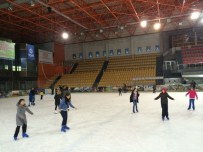 Büyükşehir'den Başarılı Öğrenciye Karne Hediyesi