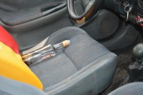 İÇKİ ŞİŞESİ - Çalıntı Araçla Polisten Kaçan Kişi Kaza Yaptı