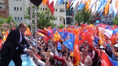İstanbul Büyükşehir Belediye Başkanı Kadir Topbaş Hemşehrileri İle Mitingde Buluştu