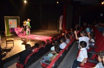 MAHMUT ESAT BOZKURT - Kuşadası Belediyesi Çocukları Tiyatroyla Buluşturdu