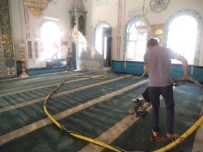 TEMİZLİK ARACI - Orhangazi'de Camiler Ramazan Ayına Hazırlanıyor