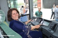 ENGELLİ RAMPASI - Yüksekova Belediyesi Aldığı 4 Otobüsü Hizmete Soktu