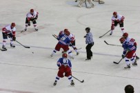 BUZ HOKEYİ TAKIMI - Zeytinburnu Belediyesi Buz Hokeyi Takımı Şampiyon Oldu