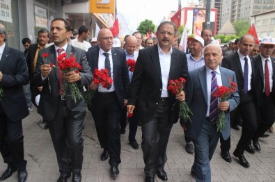 AK Partili Adaylar 'Büyük Yürüyüş'te Buluştu
