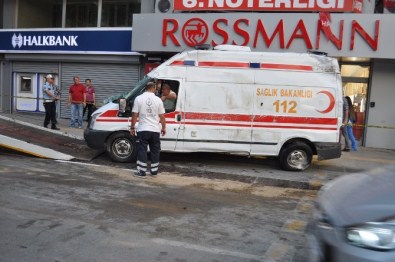 İzmir'de Ambulans Otomobille Çarpıştı Açıklaması 6 Yaralı