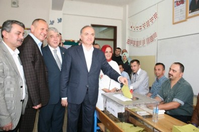 AK Parti Düzce Milletvekili Adayları Oylarını Kullandı