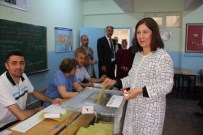 ALI AKCAN - AK Partili Ceritoğlu Mezun Olduğu Okulda Oy Kullandı