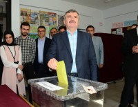 TAHIR AKYÜREK - Başkan Akyürek Oyunu 2022 Nolu Sandıkta Kullandı