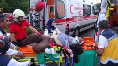 Bolu'da Hasta Taşıyan Ambulansla Otomobil Çarpıştı