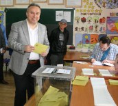 ALI FIDAN - Düzce Valisi Ali Fidan Oyunu Kullandı