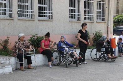 Engelli Ve Yaşlı Seçmenlere Kat Engeli