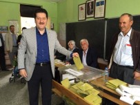 HASAN FEHMİ KİNAY - Hasan Fehmi Kinay Oyunu 50. Yıl İlkokulun'da Kullandı