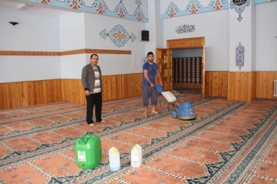 Oltu'da Ramazan Öncesi Cami Temizliği