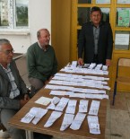 KOÇYAZı - Seçmen Kağıtlarını Okul Girişinde Aldılar