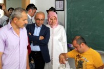 OY PUSULASI - Ulaştırma Eski Bakanı Oy Kuyruğuna Girip Sırasını Bekledi