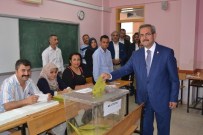 LOKMAN HEKIM - Ünüvar Oyunu Eşi Ve Kızıyla Birlikte Kullandı