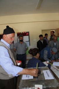 Türkiye genelinde oy kullanma işlemi başladı