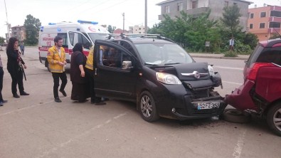Fatsa'da Trafik Kazası Açıklaması 2 Yaralı