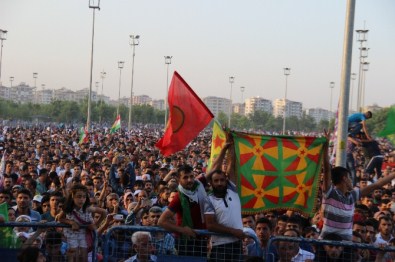 HDP'nin Diyarbakır'daki Kutlamaları Sürüyor