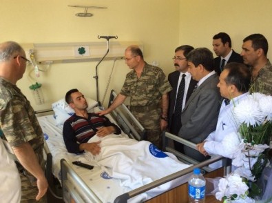 Kaza Yapan Askerlere 'Geçmiş Olsun' Ziyareti
