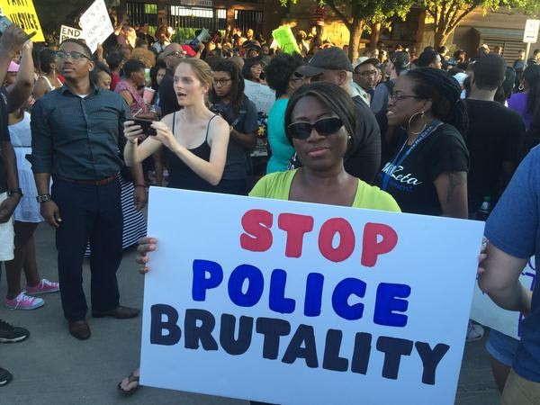 ABD'de binlerce kişi polis şiddetini protesto etti