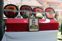 OSMAN BEYAZYıLDıZ - Evinde Ölü Bulunan Polis Memurunun Cenazesi Toprağa Verildi