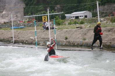 Rize Fırtına Deresinde Kano Yarışları Nefes Kesti
