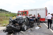 CENAZE ARACI - Sakarya'da Feci Kaza!