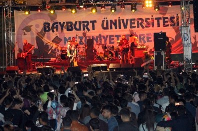 Üniversite Öğrencileri Kolpa Ve Selçuk Balcı İle Coştu