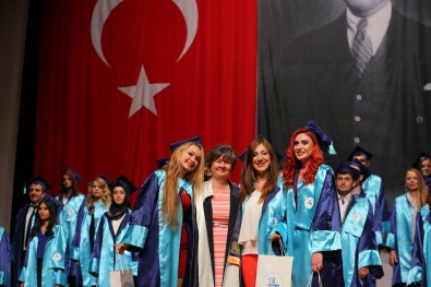 DEÜ'de Mezuniyet Töreni