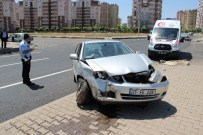 YILMAZ GÜNEY - Diyarbakır'da Trafik Kazası Açıklaması 5 Yaralı