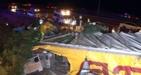 İzmir'de Demir Malzeme Yüklü Tır Kaza Yaptı Açıklaması 1 Ölü