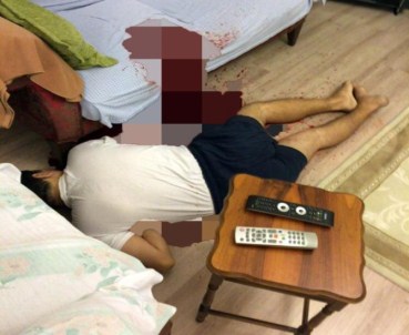 Kendisini Ve Eşini Darp Eden Oğlunu Öldürdü